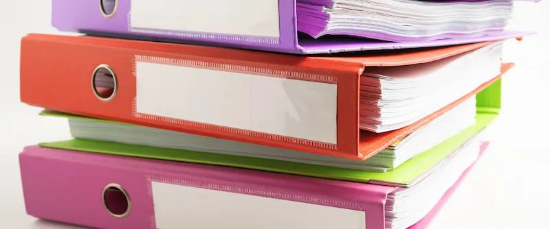 pile de dossiers épais